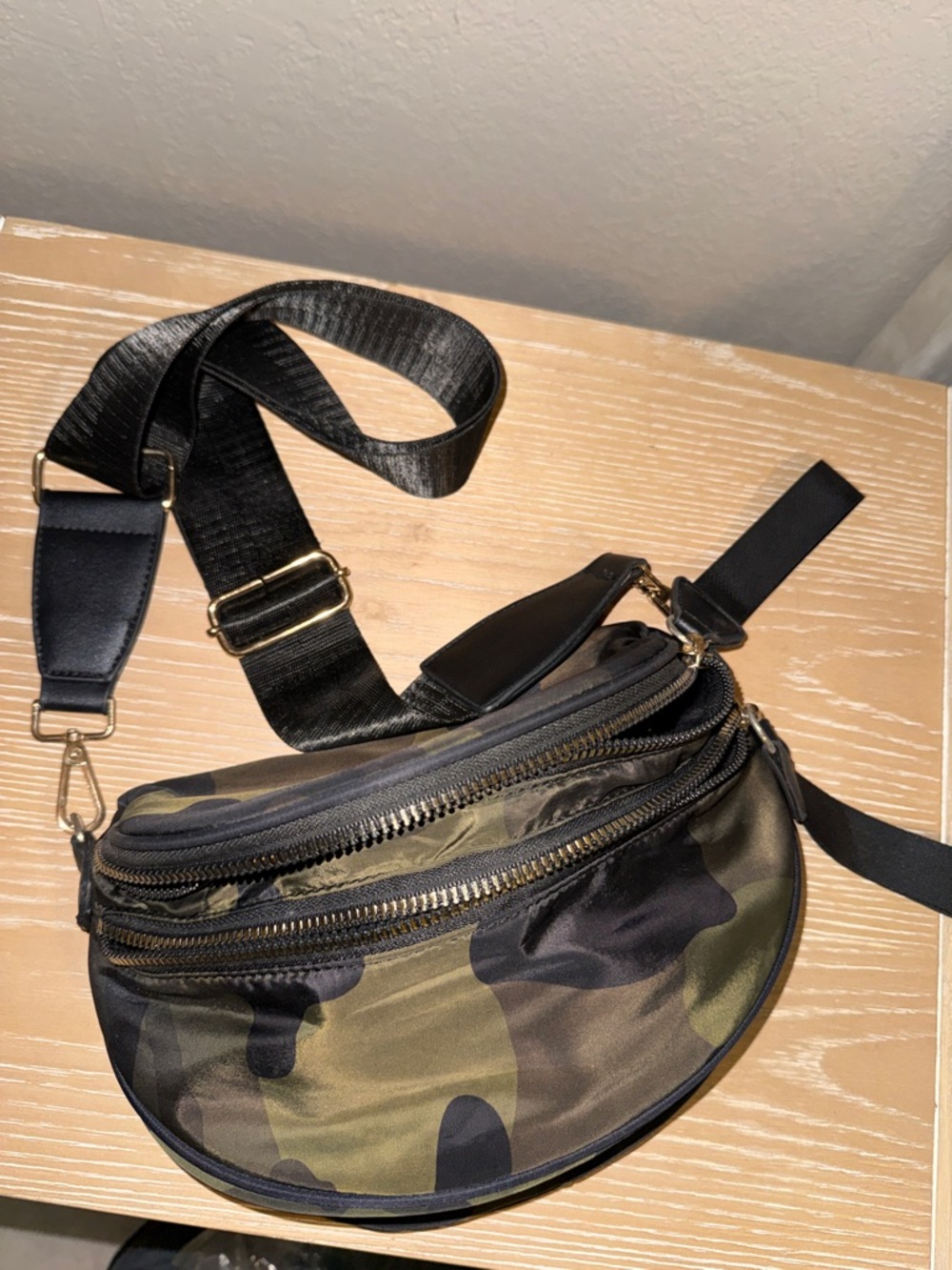 Camo Crossbody Sling Bag - Black/Olive